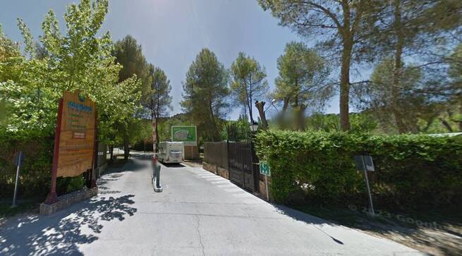 Incendio en el camping de la Laguna Redondilla en Ossa de Montiel (Albacete) deja dos heridos leves y daños materiales