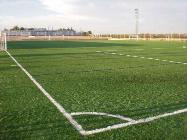 Sale a licitación la instalación del campo de césped artificial del Polideportivo Fred Galiana de Quintanar de la Orden