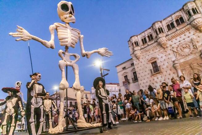 Un menor de 12 años herido tras ser atropellado por una carroza en el desfile de Guadalajara