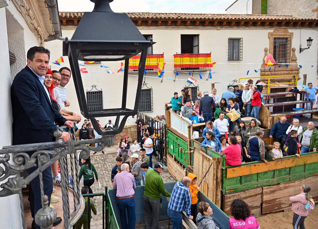 El presidente de la Diputación de Ciudad Real visita Villamanrique durante sus fiestas patronales y anuncia nuevas inversiones