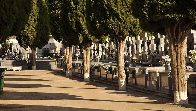 El Cementerio Municipal de Valdepeñas amplía su horario estival para una mejor atención a los visitantes