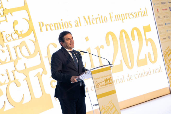 Valverde exige en los premios FECIR mejoras en infraestructuras y conectividad para impulsar el tejido empresarial