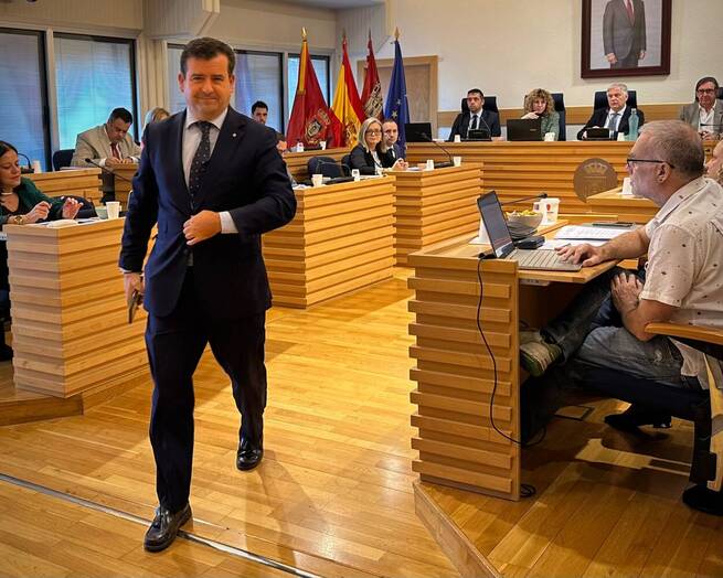 Ciudad Real nombra a Emilio Calatayud Hijo Predilecto en un pleno con medidas fiscales y cambios municipales