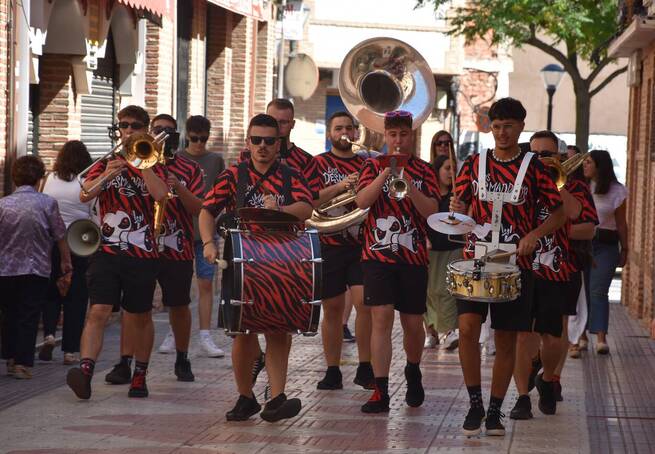 Miguelturra celebra un sábado festivo con charangas, talleres infantiles y el tradicional Baile de la Jarrilla
