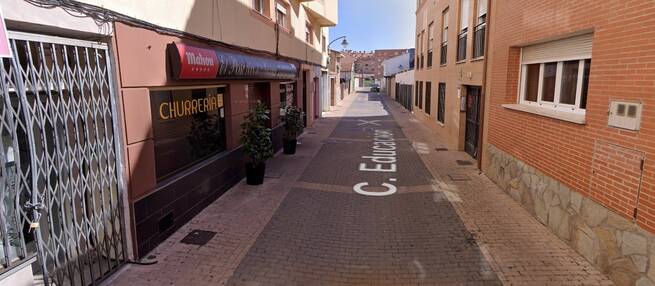 Siete personas resultan intoxicadas por inhalación de humo tras el incendio de una churrería en Alovera (Guadalajara)