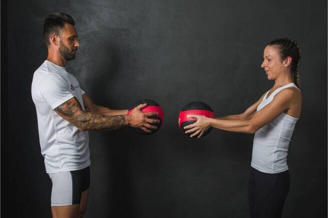 Entrena fuerza y resistencia en casa con rutinas de cross training