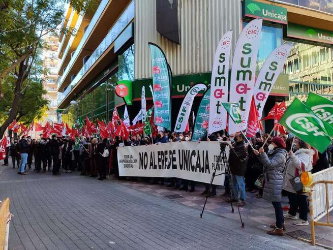 Seguimiento masivo de los trabajadores y trabajadoras de CLM a la jornada de huelga de Unicaja