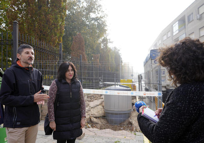 Comienzan los arreglos de los contenedores soterrados que la DANA dejó inservibles en La Roda (Albacete)