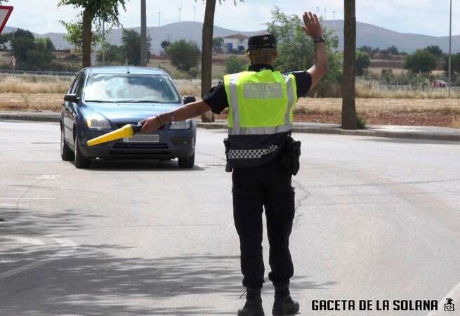 Imputado en La Solana un conductor por conducir ebrio y otro denunciado por orinar en la vía pública