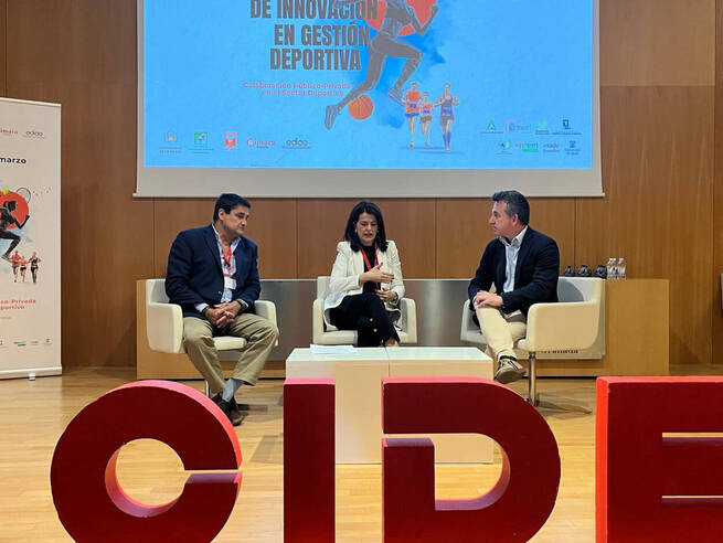 La Diputación de Ciudad Real destaca en Granada el deporte y el turismo como motores clave para el desarrollo rural y económico