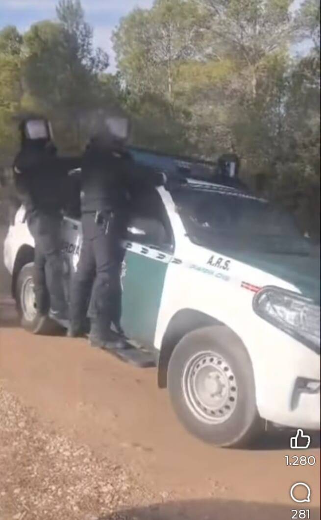 La Guardia Civil interviene más de diez camiones y caravanas vinculados a la rave del Cenajo y los traslada a Hellín