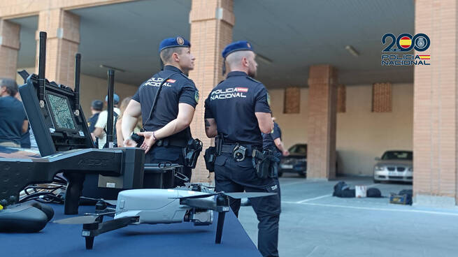 La Policía Nacional refuerza el dispositivo navideño en Toledo con drones y coordinación sectorial para garantizar un comercio seguro