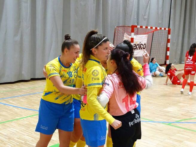 El Salesianos Puertollano se proclama líder tras un derbi de infarto con victoria en el último segundo