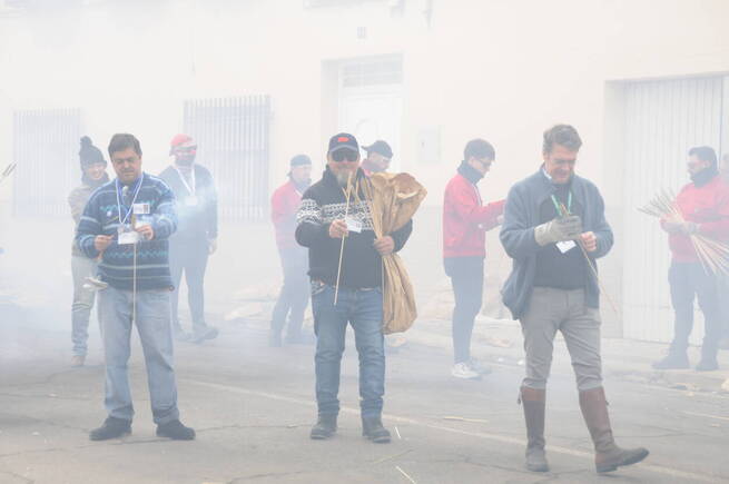 Las Paces: Tradición y pólvora en Villarta de San Juan con miles de cohetes lanzados