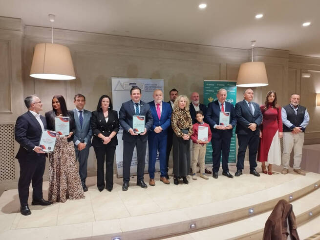 La Asociación de Empresarios de Socuéllamos distingue al presidente de la Diputación por su respaldo al sector productivo