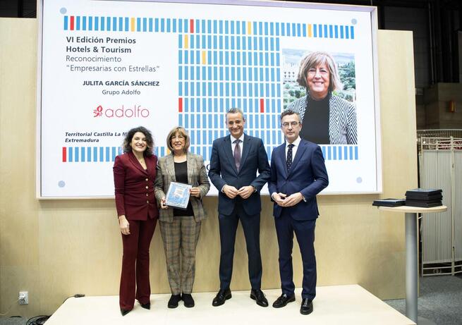 CaixaBank entrega en FITUR el ‘Premio CaixaBank Hotels & Tourism’ de Castilla-La Mancha a la empresaria Julita García