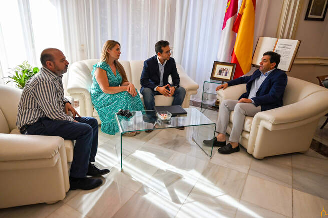 La Federación de Empresarios de Puertollano y Comarca (FEPU) presenta a Valverde sus proyectos de desarrollo económico y fortalecimiento empresarial