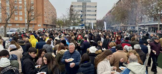 Tradición y sabor local reúnen a miles de personas en la Puerta de Toledo de Ciudad Real para despedir el 2024
