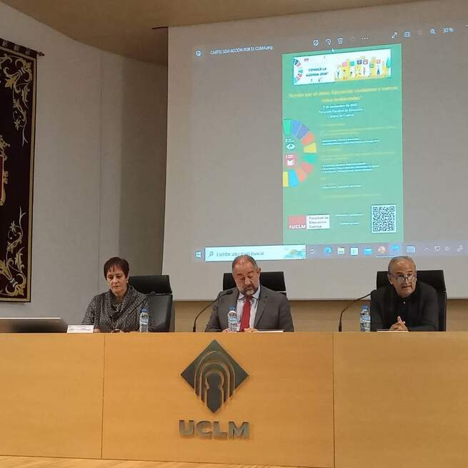 La UCLM reúne en Cuenca al escritor Joaquín Araújo, al profesor José Manuel Moreno y a la responsable de Greenpeace España para abordar el cambio climático