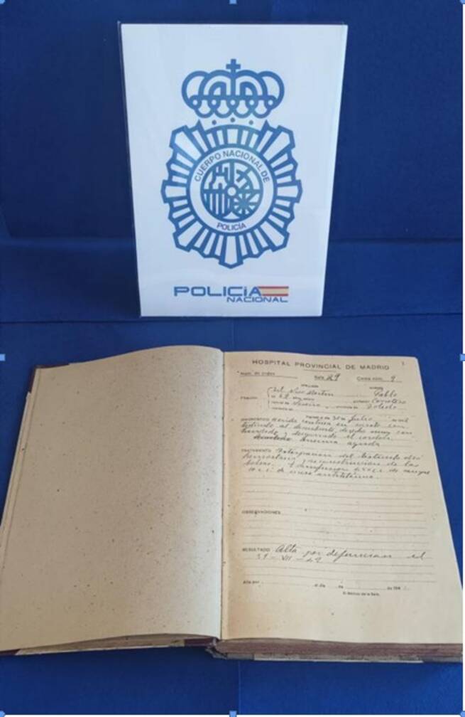 La Policía Nacional recupera cuatro legajos del siglo XIX y un libro de 1942 escrito a plumilla que habían sido puestos a la venta en Internet