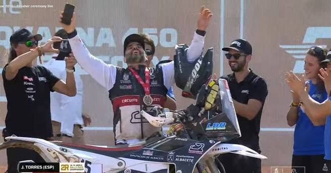 El piloto albaceteño Juan Carlos Torres culmina su sueño al completar el Rally Dakar 2026 en Arabia Saudí