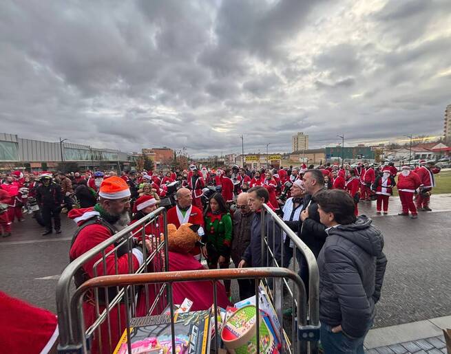 Más de 400 moteros visten de Papá Noel para llevar juguetes a niños hospitalizados en Albacete