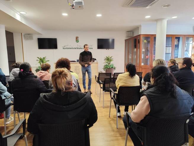 Bolaños de Calatrava inicia un plan de empleo que incorpora a 18 trabajadores para mejorar zonas verdes y vías peatonales