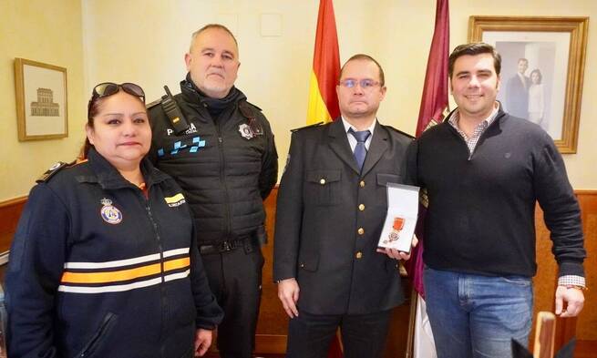 Protección Civil de Torrijos recibe el reconocimiento del Ayuntamiento por su labor altruista