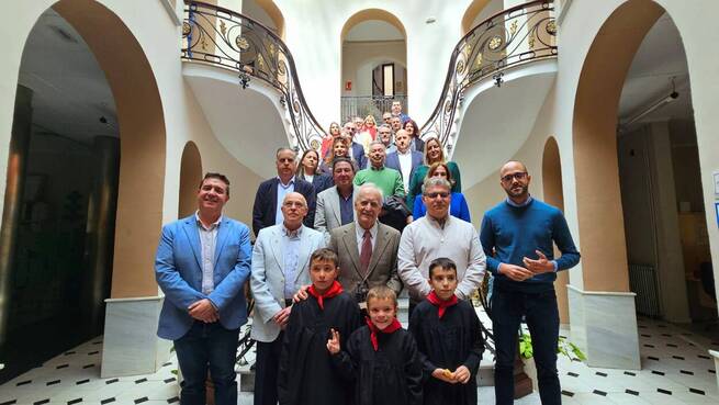 Hellín reconoce al doctor Juan Valiente como Tamborilero del Año 2025 en una Semana Santa que une tradición y economía