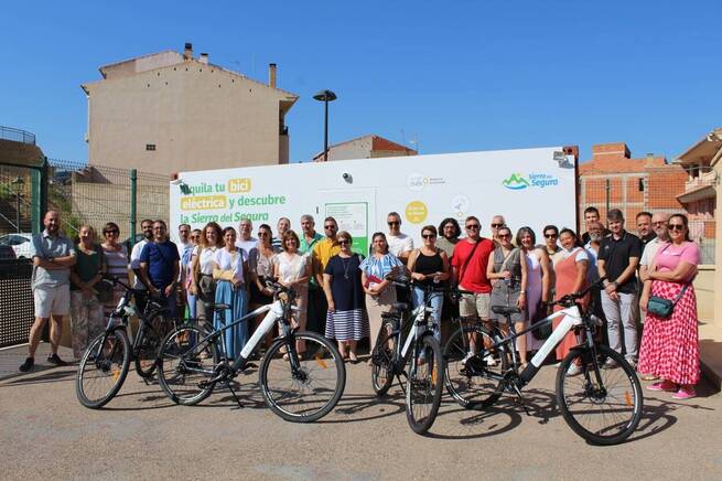 La Diputación de Albacete impulsa la movilidad sostenible en la Sierra del Segura con un nuevo servicio de bicicletas eléctricas