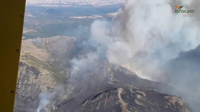 El incendio de Peñalba de la Sierra obliga a restringir el acceso al Hayedo de Tejera Negra