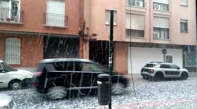 Una gran granizada en Ciudad Real causa destrozos en vehículos, edificios y jardines