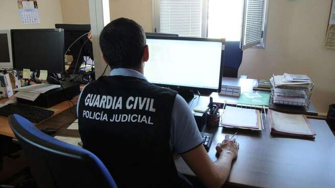 La Guardia Civil alerta del engaño a través de SMS al teléfono móvil haciéndose pasar por entidades bancarias