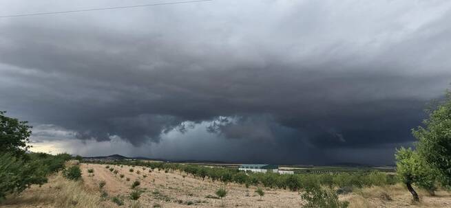 Las fuertes tormentas provocan desbordamientos y cortes viarios en puntos de la provincia de Albacete