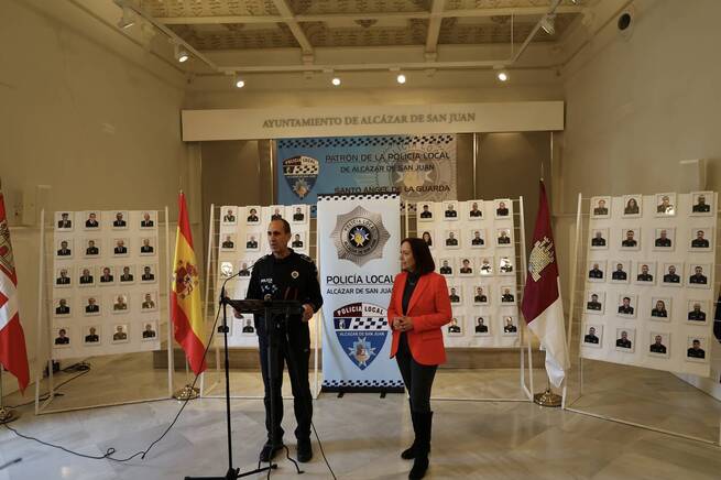La Policía Local de Alcázar de San Juan inaugura la exposición de fotografía “Agentes del Cuerpo de la Policía Local 201”