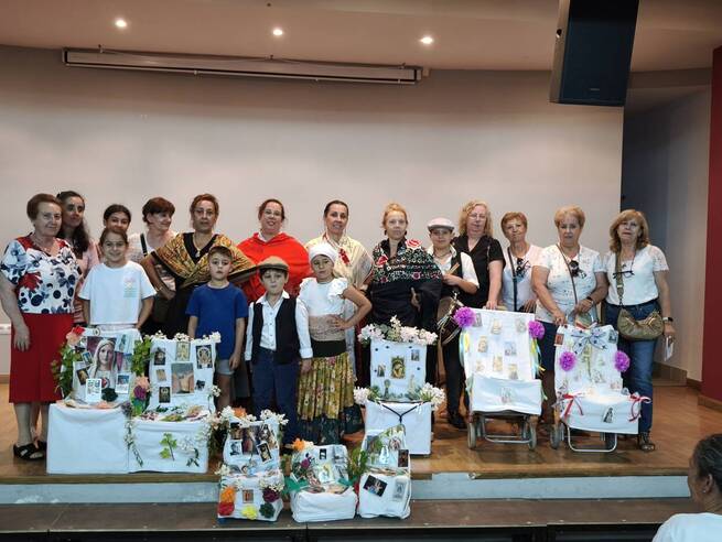 Navamorcuende revive su tradición de "Las Mayas" con una exitosa ronda callejera tras meses de talleres intergeneracionales