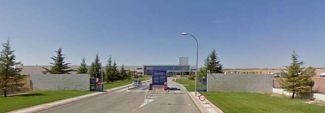 Evacuada una fábrica de láminas asfálticas de Fontanar tras declararse un incendio en una de las máquinas