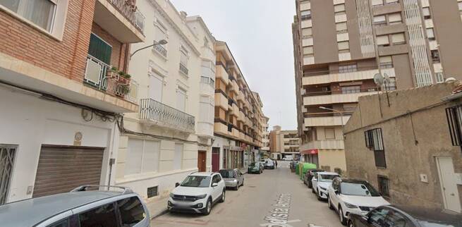 Dos heridos leves por inhalación de humo en un incendio doméstico en Hellín