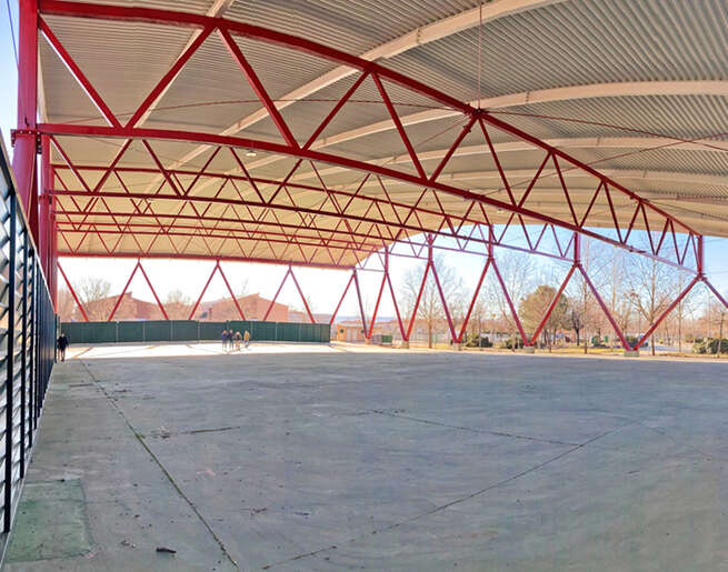 El Ayuntamiento de Marchamalo recibe las obras de la nueva gran cubierta de la explanada de conciertos del Parque de Ferias