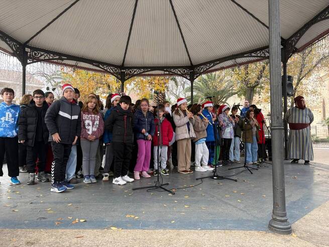 Más de 300 voces infantiles llenan de villancicos los Jardines del Prado en Ciudad Real