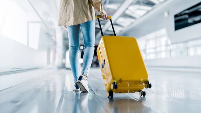 OCU alerta de retroceso en derechos de pasajeros aéreos tras acuerdo de la UE que avala cobro por equipaje de mano y limita indemnizaciones