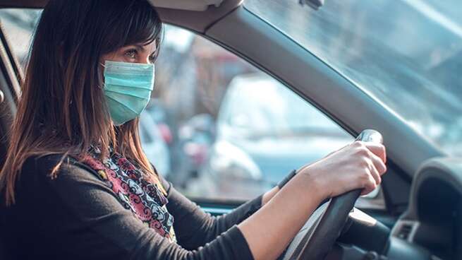 #OCU responde ¿Pueden multar por no llevar mascarilla dentro del coche?