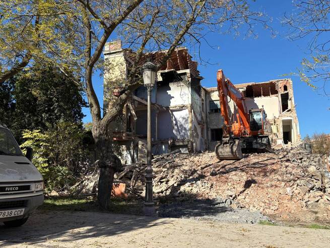 Ciudad Real elimina un edificio conflictivo en el Parque de Gasset tras casi tres décadas de conflicto