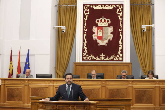 El PP arremete contra la gestión de Page en incendios, sanidad y políticas sociales durante el pleno autonómico