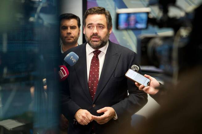 Núñez aboga por una bajada de impuestos y menos burocracia para impulsar las pymes castellano-manchegas