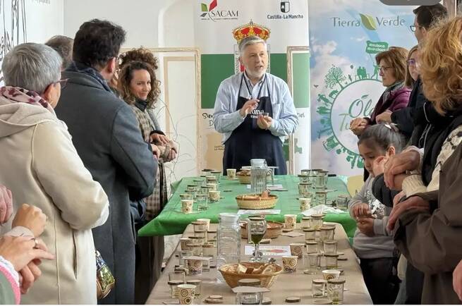 La Sierra de Alcaraz celebra su primera Feria del Aceite de Oliva Virgen Extra con tradición y orgullo rural