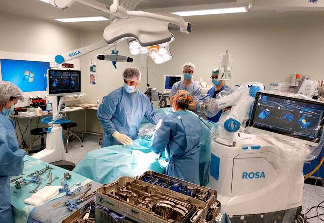 El Hospital General Mancha Centro optimiza las cirugías de prótesis de rodilla con tecnología robótica de vanguardia