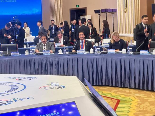 Sichuan muestra interés en Castilla-La Mancha como referente en energía limpia y sostenibilidad