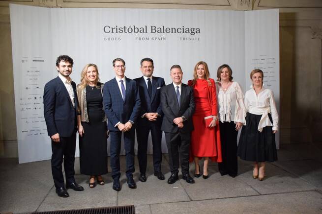 García-Page respalda la internacionalización del calzado regional en la muestra ‘Balenciaga, Shoes From Spain Tribute’