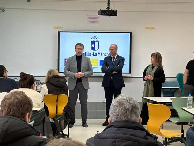 Castilla-La Mancha impulsa la formación en Inteligencia Artificial con el proyecto ‘Integra IA’ en el IES ‘Julián Zarco’
